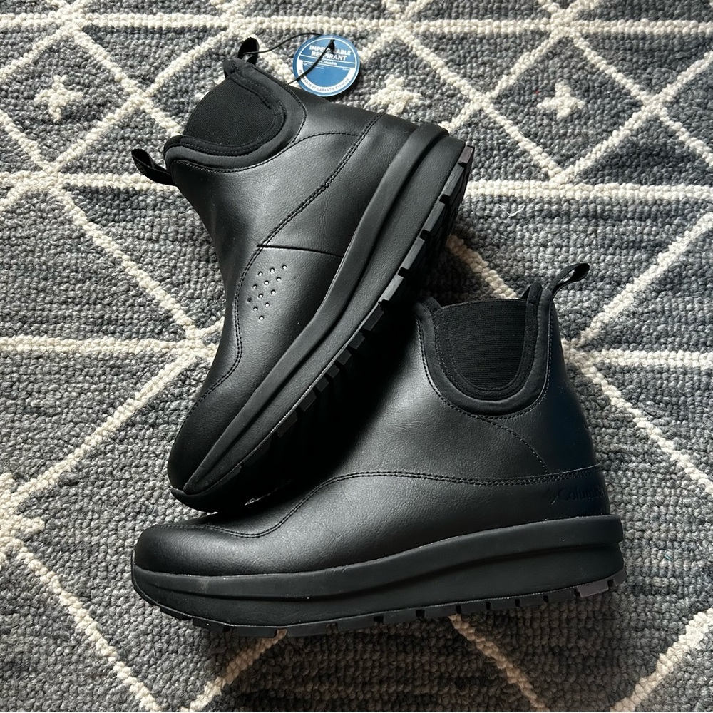 Columbia Women’s black ankle chelsea boots waterproof NWT